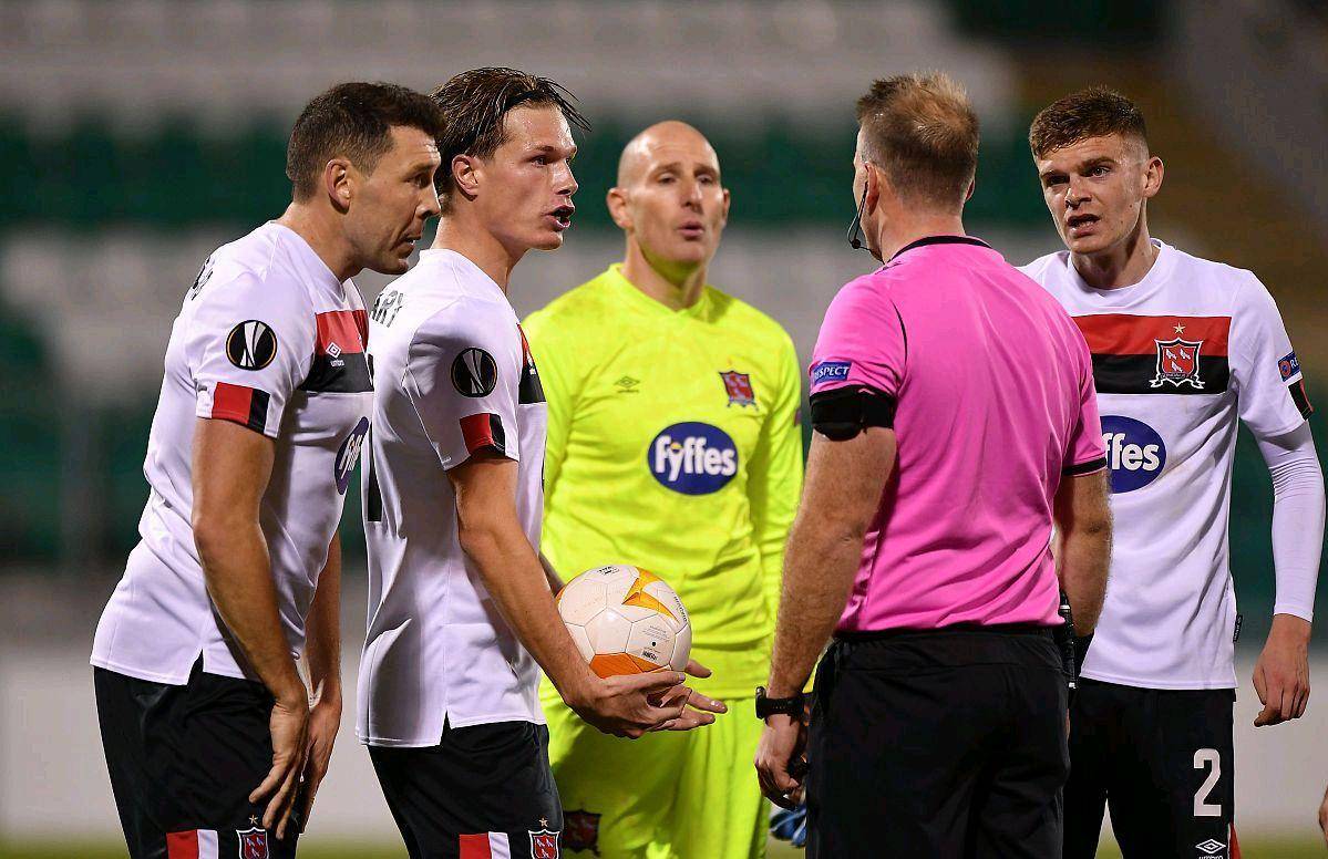 包含纽卡斯尔迎来里程碑备战德国杯里尔围绕欧联战术微调，现场解说直呼：今晚费耶诺德备战NBA常规赛的词条