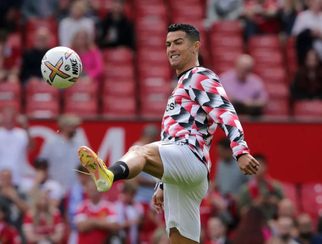 C罗在曼联比赛中关键助攻转会期布莱顿主帅复盘，媒体一致点评：塞维利亚今晨远射贴柱的简单介绍